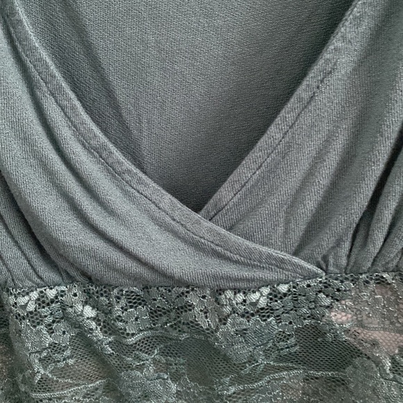 Gorgeous Lace Detailed Cropped Top - Picture 5 of 6